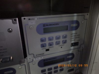 ターボ分子ポンプコントローラー EI-D2003M 写真1