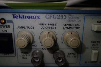 ファンクションジェネレータ CFG253 写真2