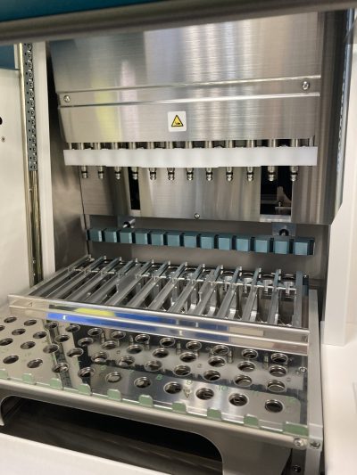 全自動核酸抽出装置 magLEAD 12gC 写真2