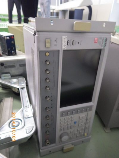 デジタル変調信号発生器 MG3660A 写真1