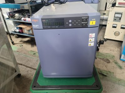 ヒートサイクル恒温器 SU-241 写真2
