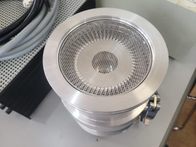 ターボ分子ポンプ／コントローラー／接続ケーブル TURBO VAC 151 写真3