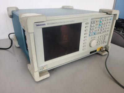 リアルタイムスペクトラムアナライザ RSA2203A 写真2