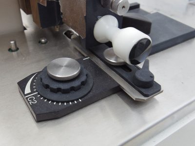 ナイフメーカー ライカ　Leica