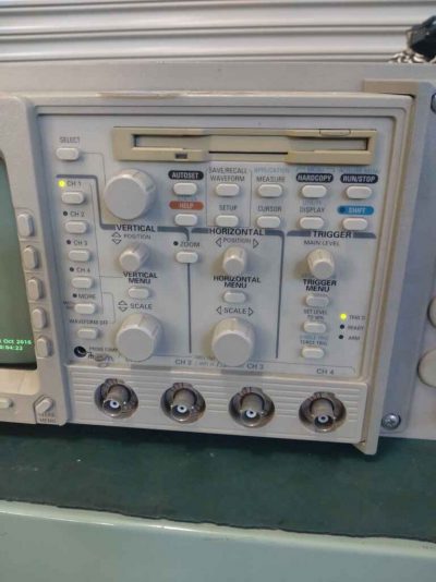 デジタルオシロスコープ TDS420A 写真4
