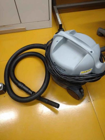業務用掃除機 ニルフィスク VP-300