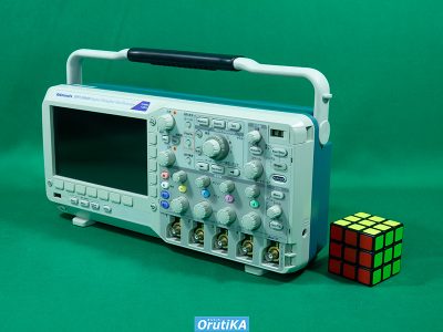 デジタル フォスファ オシロスコープ DPO2004B 写真2