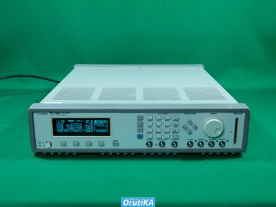 パルス / パターンジェネレーター 81130A (81131A×2内蔵) 写真1