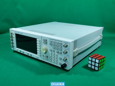 デジタル/アナログ変調 信号発生器 E4438C (1GHz) 写真2