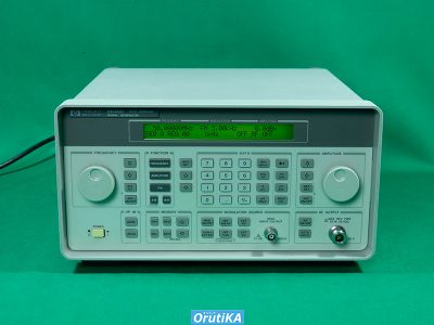 シンセサイズド シグナル ジェネレーター 8648D 写真1
