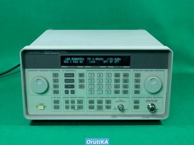 シンセサイズド シグナル ジェネレーター 8648A 写真1