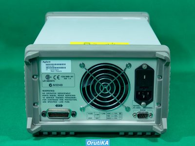 トリプル出力 直流安定化電源 E3631A 写真3