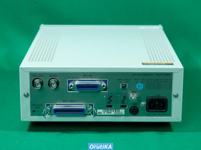 プログラマブル直流電圧/電流発生器 R6142 写真3