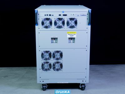 大容量プログラマブル交流電源 QA-15K-T4 写真3