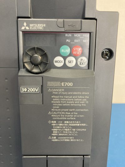 小形インバータ シリーズ 三相200V FR-E720-15K FREQROL-E700 写真2