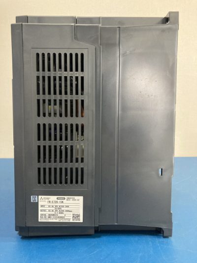 小形インバータ シリーズ 三相200V FR-E720-15K FREQROL-E700 写真4