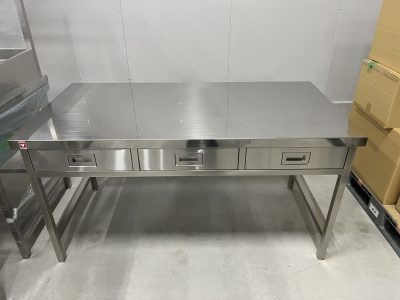 ステンレス実験台（引き出し３個） ★美品 2023年購入品★ ヤマト科学　Yamato SKM-150Z