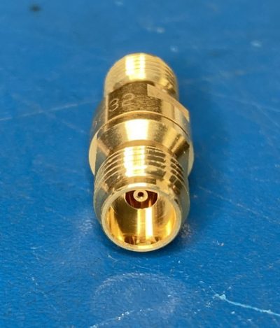 度量衡グレードアダプタ 2.4 mm(メス) - 3.5mm(メス) DC-26.5 GHz 11901B 写真4