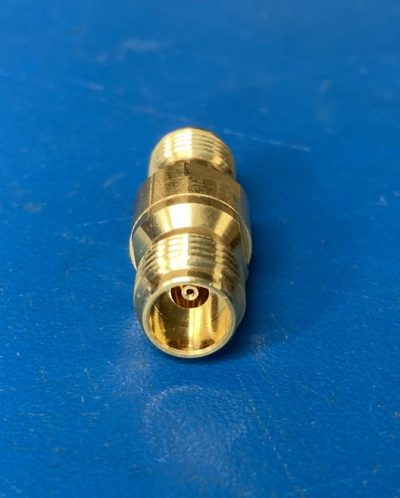 度量衡グレードアダプタ 2.4 mm(メス) - 3.5mm(メス) DC-26.5 GHz 11901B 写真4