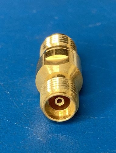 度量衡グレードアダプタ 2.4 mm(メス) - 3.5mm(メス) DC-26.5 GHz 11901B 写真3
