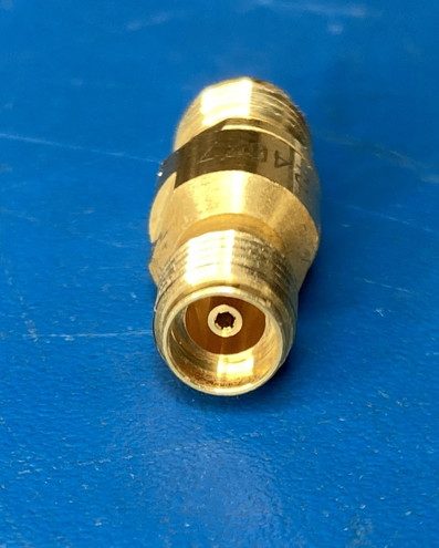 度量衡グレードアダプタ 2.4 mm(メス) - 3.5mm(メス) DC-26.5 GHz 11901B 写真4