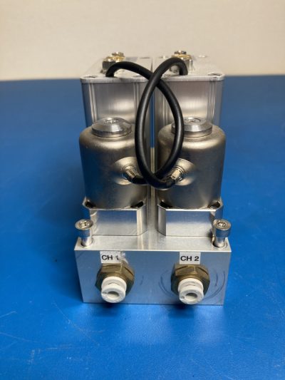 デュアルバルブ 精密ガス制御ユニット MIC-202F 写真2