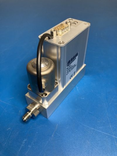 シングルバルブ 精密ガス制御ユニット MIC-105F 写真1
