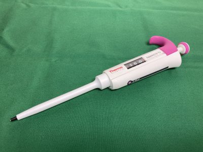 可変容量シングルチャンネルピペット FINNPIPETTE F3 1-10uL 写真1