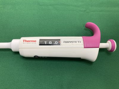 可変容量シングルチャンネルピペット FINNPIPETTE F3 1-10uL 写真2
