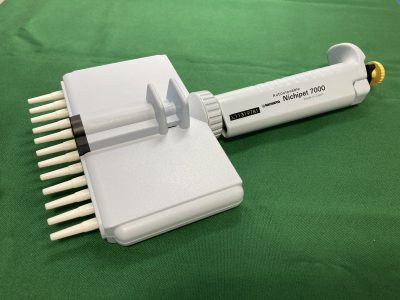 マルチチャンネルデジタルマイクロピペット Nichipet 7000 5-50uL 12連 写真1