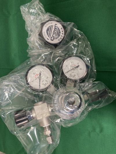 ☆新品・未使用☆ He用ステンレス製精密圧力調整器 ユタカ YUTAKA GSN2-4-5AB4-1LF2SW-V