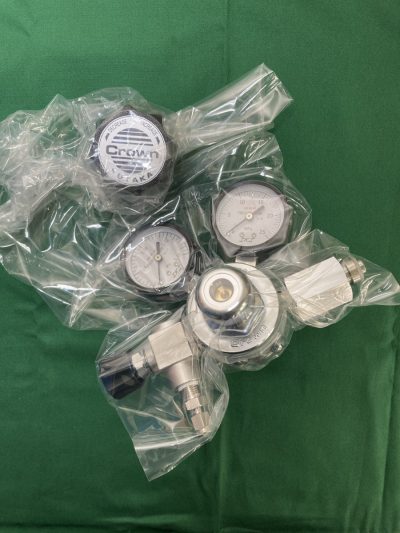 ☆新品・未使用☆ N2ガス用ステンレス製精密圧力調整器 GSN2-4-5AGE-2RF2SW-V 写真1