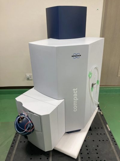 高分解能質量分析計 + 防音ボックス付きロータリー真空ポンプ + ★ジャンク品・保証無し★ compact QTOF + HS602 写真1