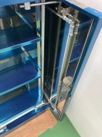 ステンレス薬品庫（扉格納型） ステンレス（SUS304）鍵付き！ SKN2 写真4