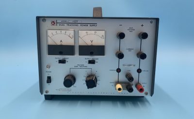 直流安定化電源 7025 写真2