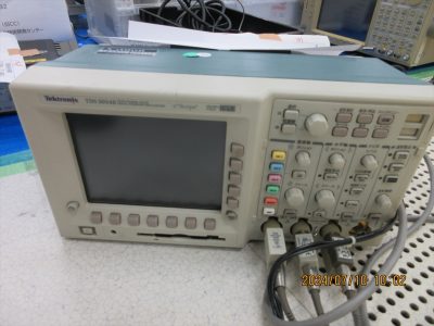 デジタルオシロスコープ TDS3054B 写真1