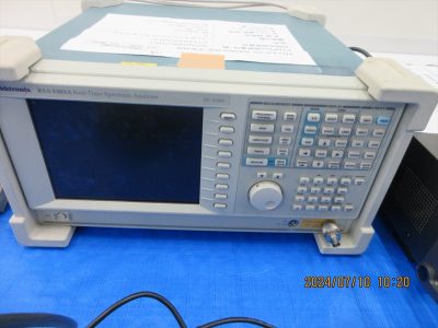 スぺクトラムアナライザー テクトロニクス　Tektronix RSA3303A