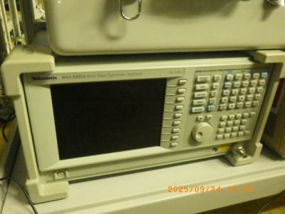 スぺクトラムアナライザー RSA3303A 写真2