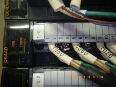 シーケンサー Q64AD 写真1
