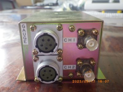 イオンゲージ 切替器 写真1