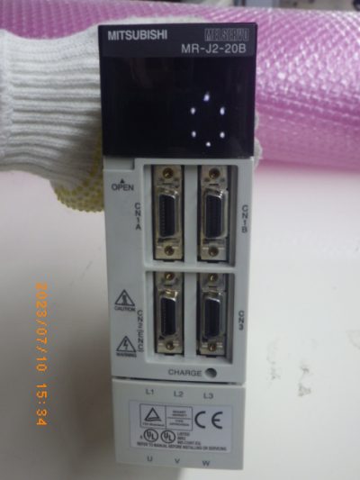 サーボモーターコントローラー MR-J2-20B 写真1