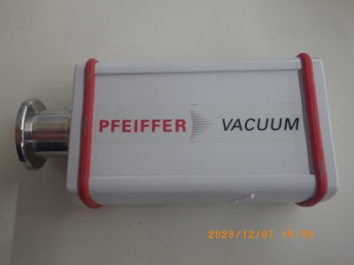 バキュームゲージ ファイファー　Pfeiffer PPT100