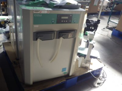 蒸留水製造装置 SA-2100E 写真1