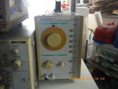 低周波発生器 AG-253 写真1