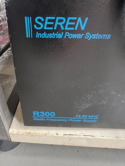 RF電源 R300 写真2