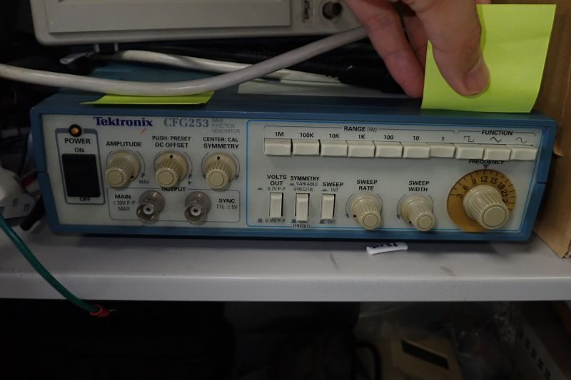 ファンクションジェネレータ CFG253 テクトロニクス　Tektronix