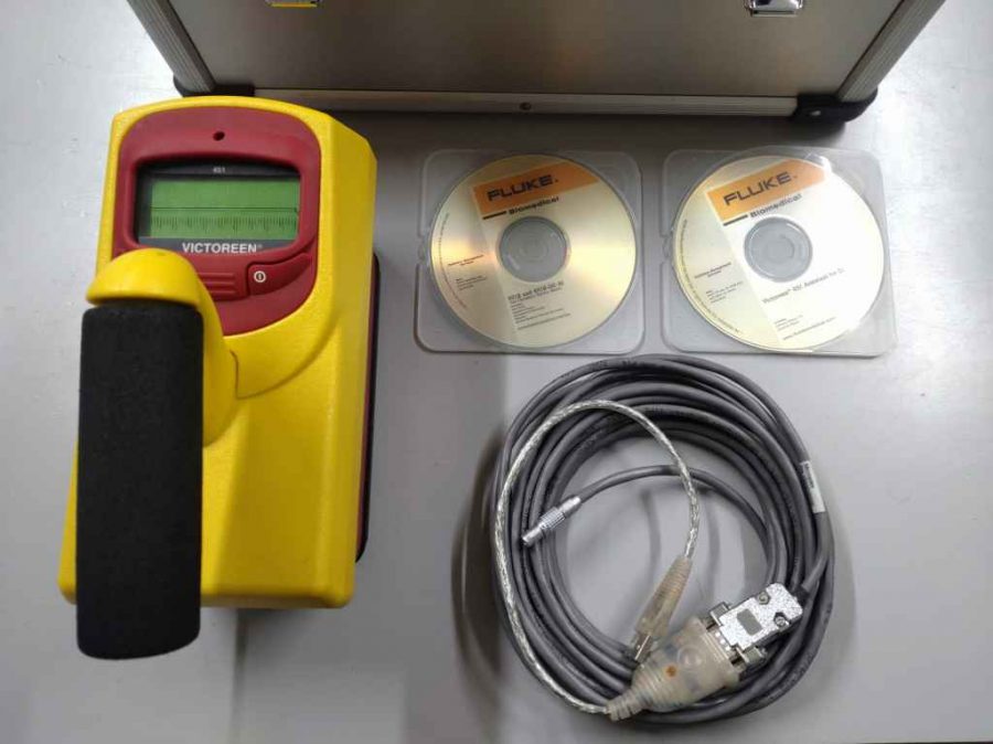 高感度電離箱式サーベイメーター 451B Fluke