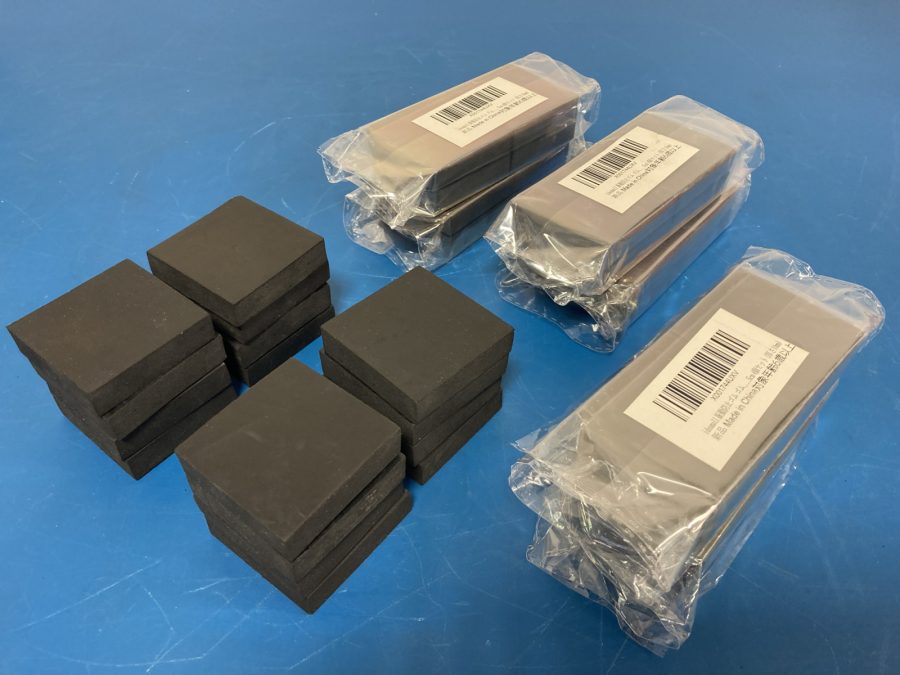 振動防止ゴム 5.5x5.5x1cmサイズ 大量 40個 重量級家具設置・高さ調節・傷防止に！ アイデアモール ideamall