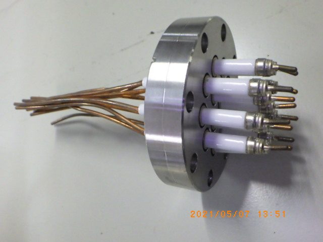 電流導入端子