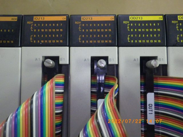 シーケンサー入力ユニット ID213 オムロン　Omron
